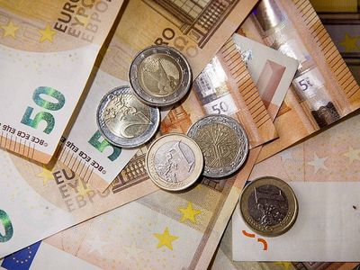 Минфин обещает увеличение зарплаты "на руки" - Литва и страны Балтии