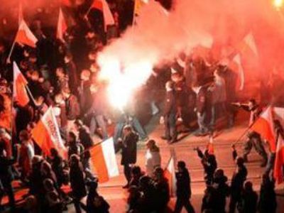 Польская полиция разогнала марш националистов слезоточивым газом - В Мире