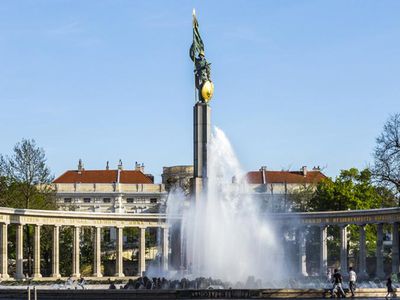 МВД Австрии установило камеры видеонаблюдения для защиты памятника советским воинам в Вене - В Мире