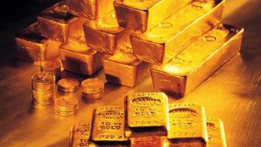 Цена золота стремительно падает