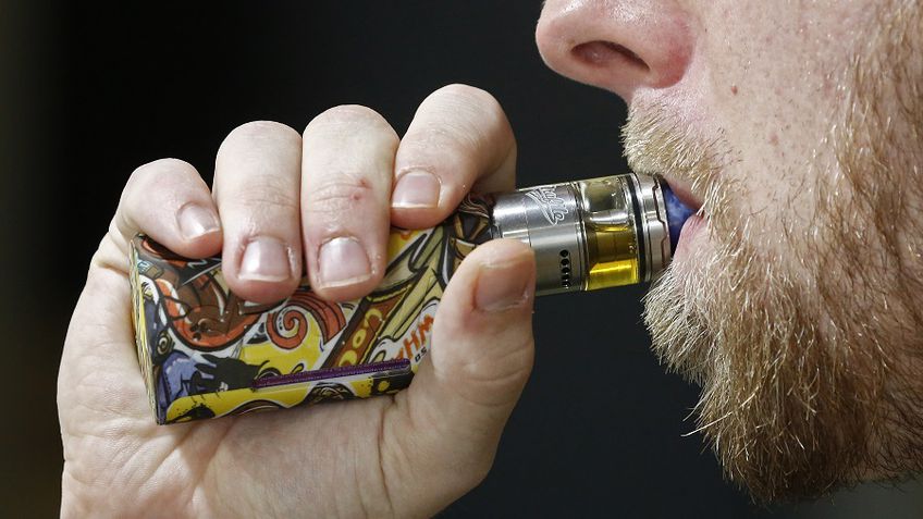 JAV svarsto uždrausti aromatizuotas elektronines cigaretes
