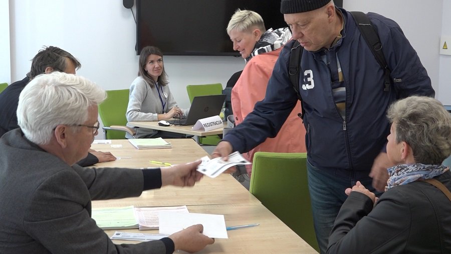 Как в Висагинасе проходит досрочное голосование на выборах президента Литвы и референдуме по поводу двойного гражданства? (видео) - В Висагинасе