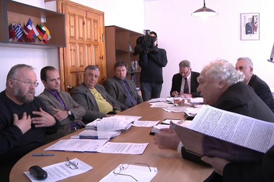 Ходим мы, по кругу ходим мы ....                                                                                                                       - В Висагинасе