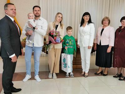 В Висагинасе чествовали первого новорождённого в этом году (видео) - Новости регионов