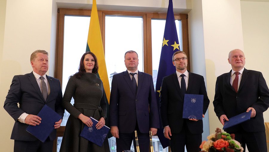 Подписан Национальный коллективный договор о базовом размере должностной зарплаты - Литва и страны Балтии