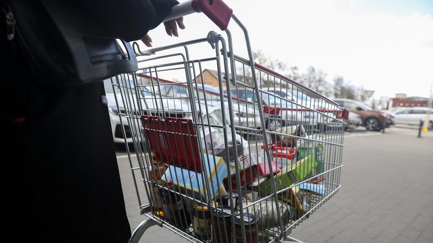 „Lidl“ paskelbus apie specialias sąlygas senjorų apsipirkimui, kiti prekybos centrai panašių iniciatyvų skelbti neskuba