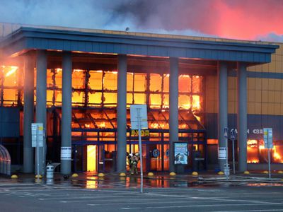 В  Санкт-Петербурге в гипермаркете "Лента" произошел пожар - В Мире