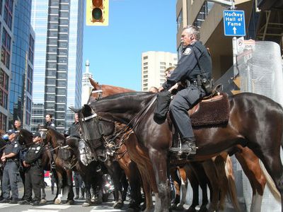 Почти 300 протестующих против жестокости полиции задержаны в Монреале - В Мире