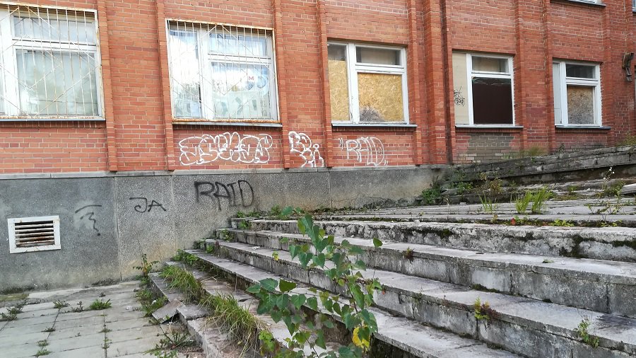 Разрушительная бездеятельность: город теряет здания и сооружения - В Висагинасе