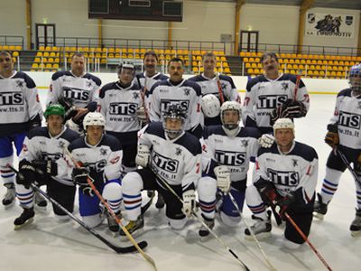 Наши хоккеисты поздравили себя с праздником мужчин! - В Висагинасе