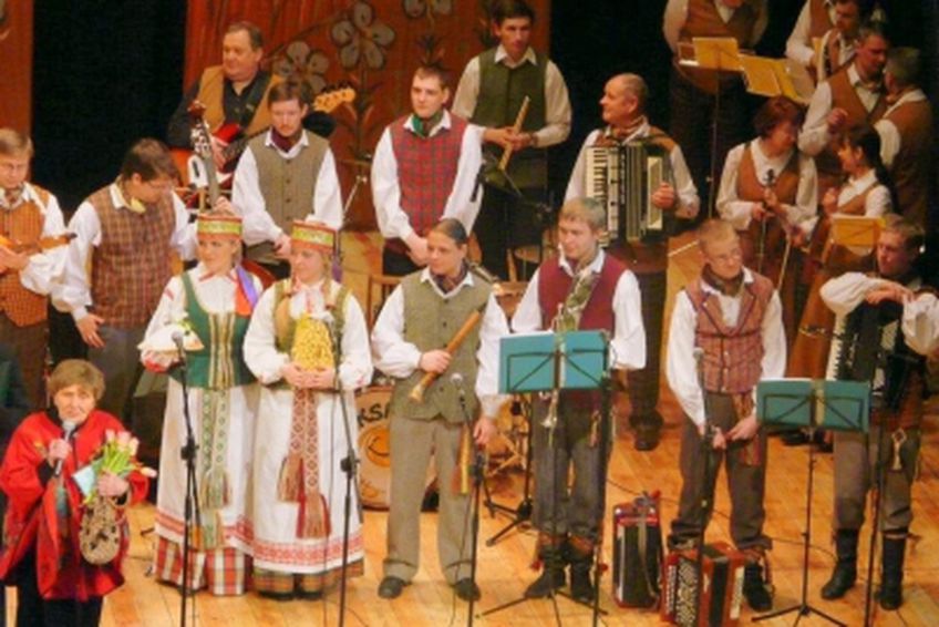 Висагинская капелла народной музыки «Linksmuolė» — первая в регионе 