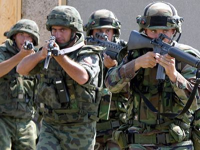 Болгары не стали стрелять в муляжи русских солдат на учениях НАТО в Румынии - В Мире