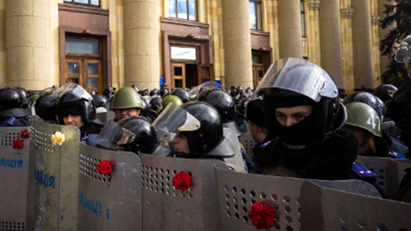В Харькове милиция забросала гранатами пророссийских активистов