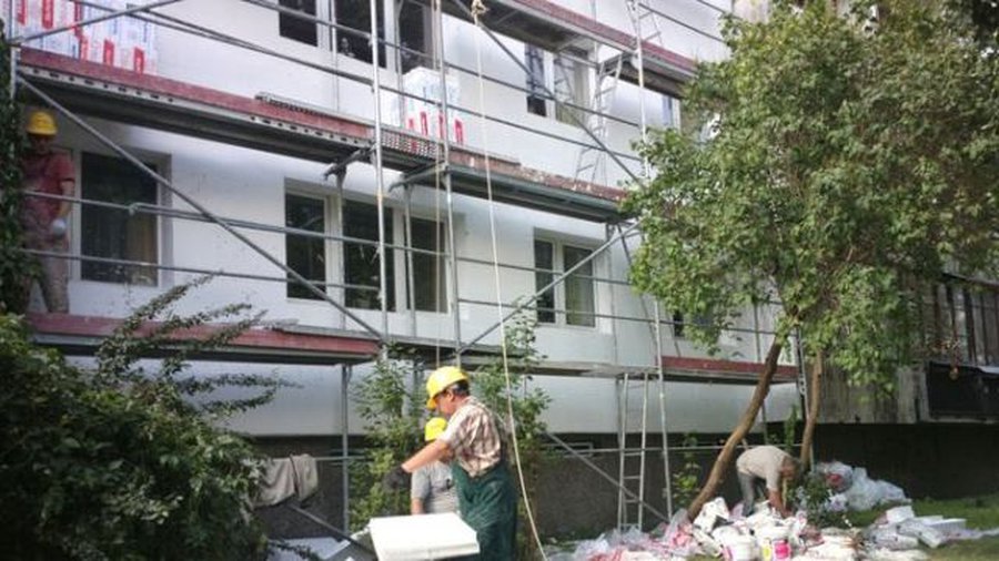 Старт великой реновации домов перенесен на октябрь, но строители предупреждают – зимой работы остановятся или подорожают  - Литва и страны Балтии