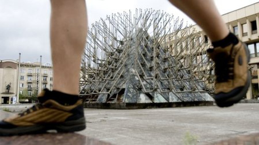 Nenorėdama apsijuokti, valdžia Seimo fontaną paslėps - Lietuva ir Baltijos šalys