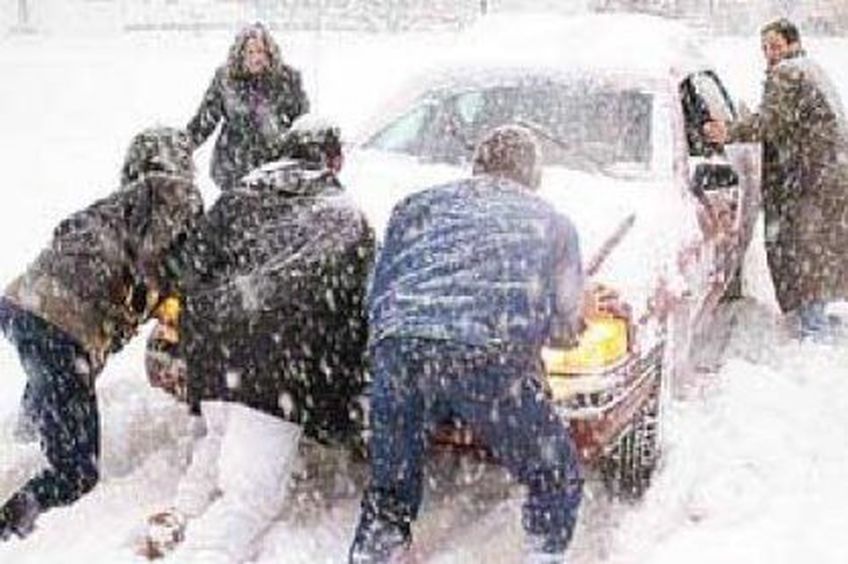 Литву засыпало снегом, ситуация на дорогах местами критическая