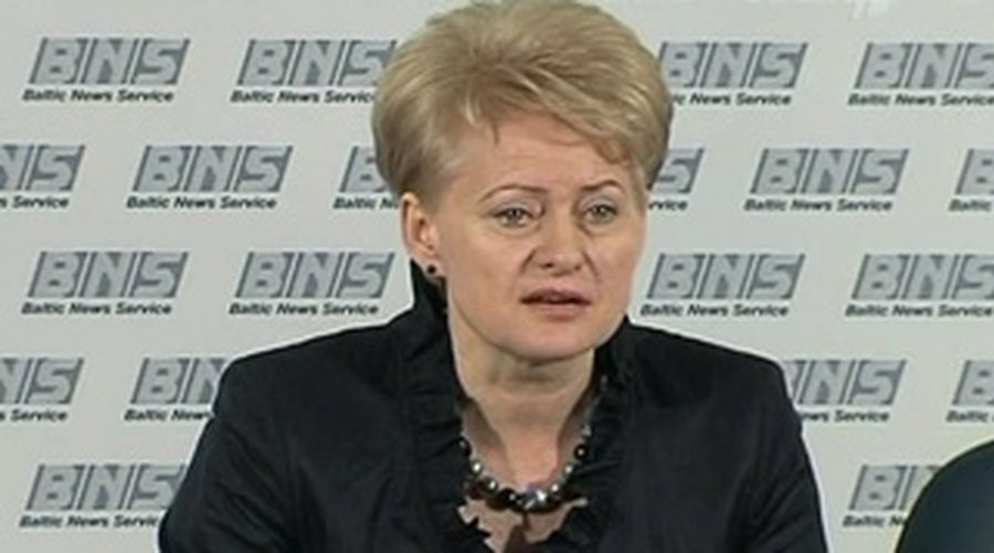 При вручении гражданства Литвы – личное знакомство с президентом 
 - Литва и страны Балтии