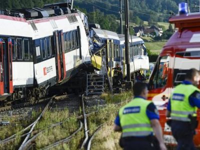 Два поезда в Швейцарии столкнулись лоб в лоб - Происшествия и криминал