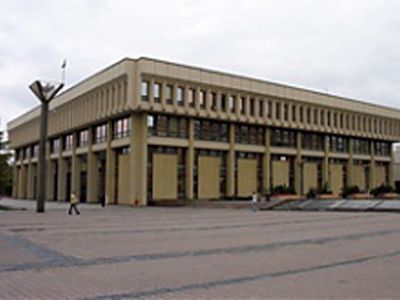 Институт свободного рынка Литвы призывает срочно приватизировать коммерческое имущество государства
                                                  - Литва и страны Балтии