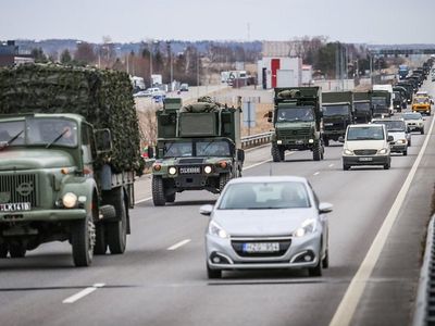 МОК предупреждает о передвижении по дорогам страны большого количества военной техники - Литва и страны Балтии