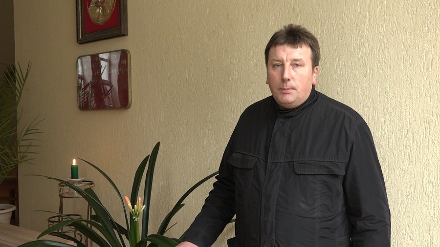 Ксендз Видмантас Рудокас поздравляет висагинцев со светлой Пасхой. (Видео) - Поздравления