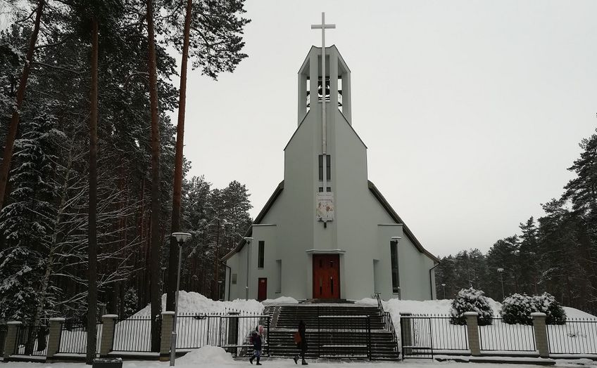 Католическая церковь Литвы отказалась после критики от возобновления публичных служб