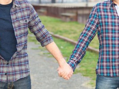 Парламент Франции окончательно одобрил однополые браки - В Мире