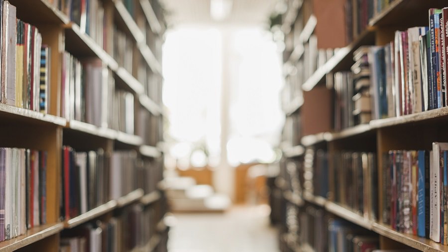 Библиотеки смогут отдавать списанные книги тем, кто в них нуждается - Литва и страны Балтии