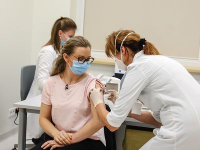 За попытки незаконно получить запись о вакцинации - уголовная ответственность - Литва и страны Балтии