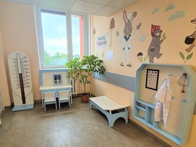 Draugiškesnė  vaikams: SBA bendrovė „Visagino linija“ dekoravo laukiamojo erdvę ir kabinetus Visagino PSPC (nuotraukų galerija) - Visagine