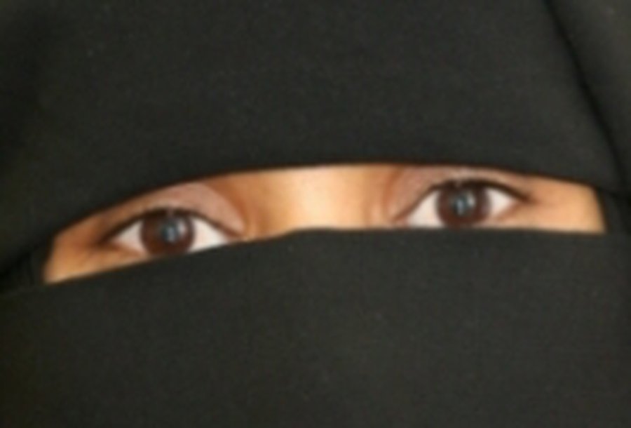 Arabo nuotaka po vualiu slėpė barzdą ir žvairumą - Pasaulyje