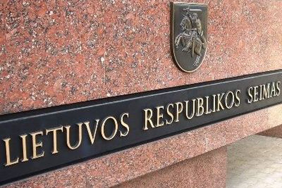 Сейм Литвы латает прорехи в Уставе и спорит о влиянии Луны на психику депутатов

                                 - Литва и страны Балтии