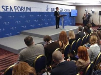 Олег Михайлов: Зачем Медведев капитулировал перед Литвой? - В Мире