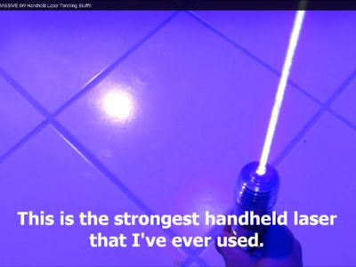 Американец создал копию светового меча из "Звездных войн" и спалил им дома все, что смог (ВИДЕО) - Хобби, отдых и развлечения