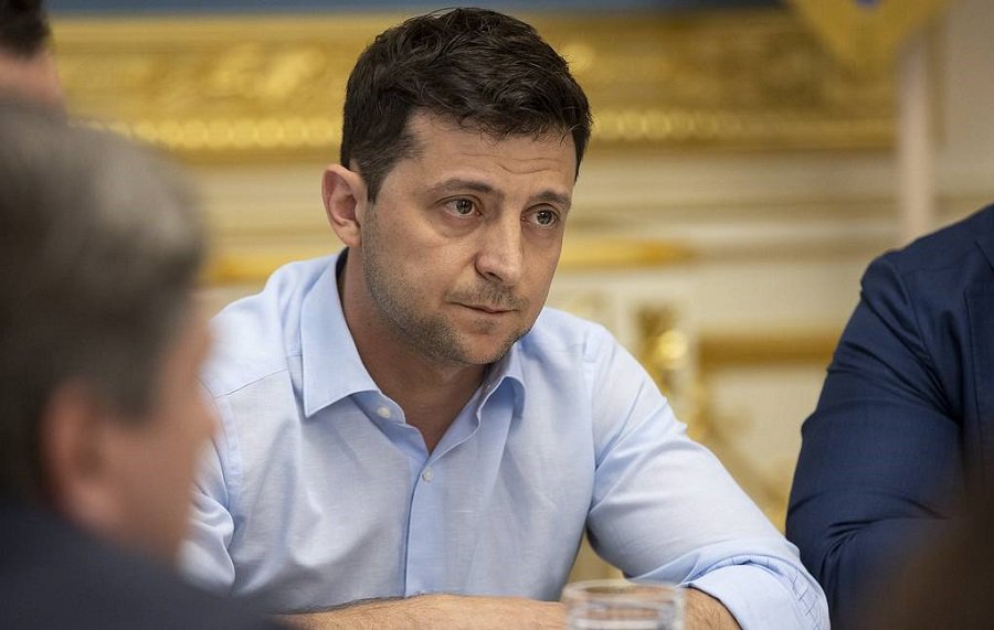 Зеленский заявил, что украинцам нельзя объяснить отказ от российской вакцины от COVID-19 - В Мире