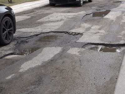 О плохом состоянии дороги можно успеть сообщить еще до начала ямочного ремонта (видео) - В Висагинасе