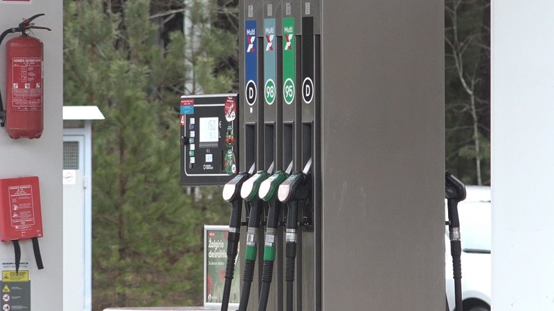 Из-за войны на Ближнем Востоке цены на горючее постоянно растут - В Висагинасе