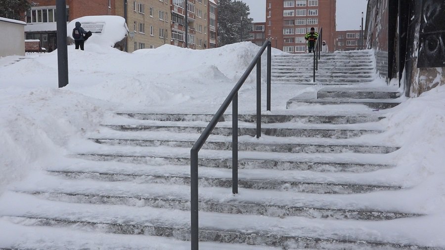 На лестницах аллеи Седулинос установлены перила (видео) - В Висагинасе
