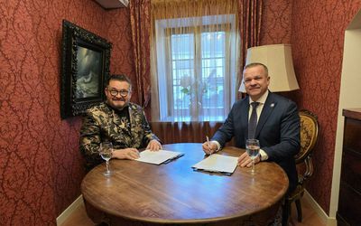 Подписан учредительный договор создания в Висагинасе "Музея истории моды" - В Висагинасе