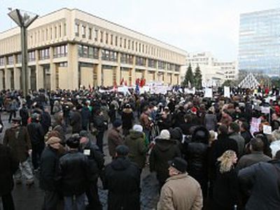 Беспорядки в Литве: толпа крушит все на своем пути - Литва и страны Балтии