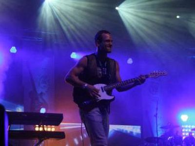 Гитарист из группы Asorti нарасхват в Америке и Европе - В Висагинасе