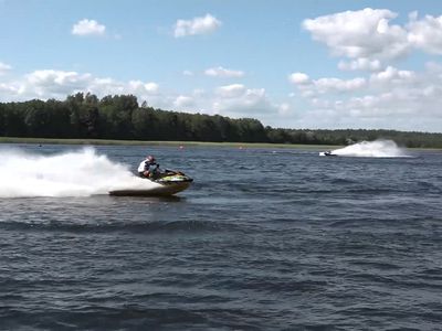 Уже скоро: гонки на водных мотоциклах снова пройдут на оз. Друкшяй (видео) - В Висагинасе