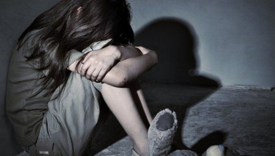 Teisėjai priblokšti: motina gynė ne dukrą, o ją tvirkinusį meilužį
 - Įvykiai ir kriminalas