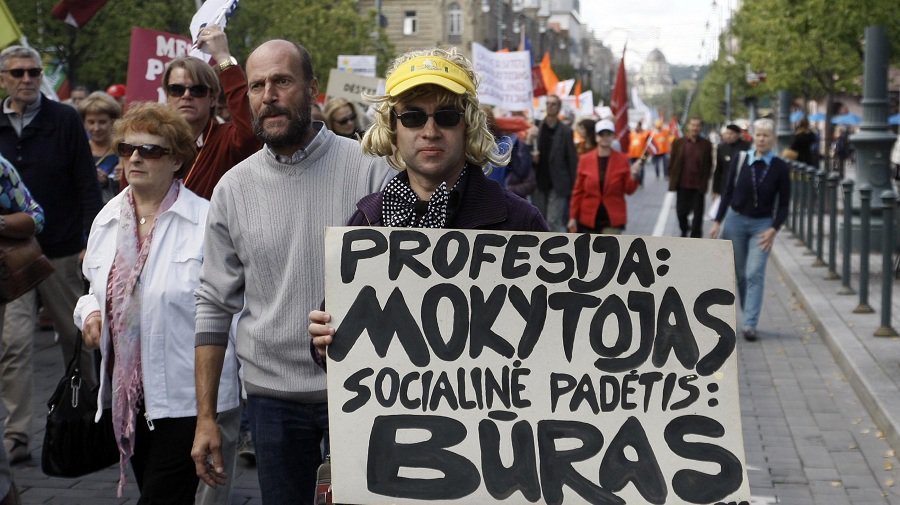 Из-за забастовки педагогов в понедельник в части школ не будет уроков - Литва и страны Балтии