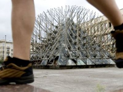 Nenorėdama apsijuokti, valdžia Seimo fontaną paslėps - Lietuva ir Baltijos šalys