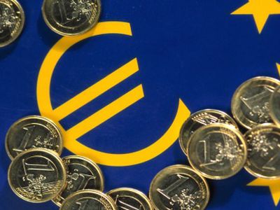 Teigia, kad eurui šiemet seksis geriau - Pasaulyje