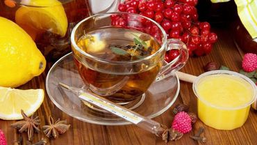 Эксперт объяснил, почему чай с малиновым вареньем не защитит от простуды