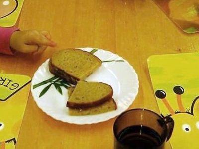 Мать оцепенела, увидев, чем кормят ребенка в детском саду - Литва и страны Балтии