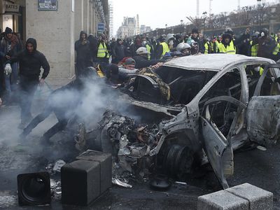 Власти Франции могут ввести режим ЧП в связи с уличными беспорядками - В Мире