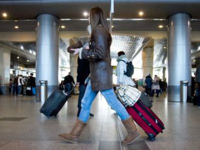 Эмигранты вновь заполнили аэропорты - Литва и страны Балтии